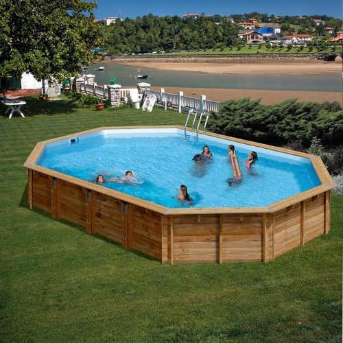 Dřevěný bazén hranatého tvaru s filtrací
