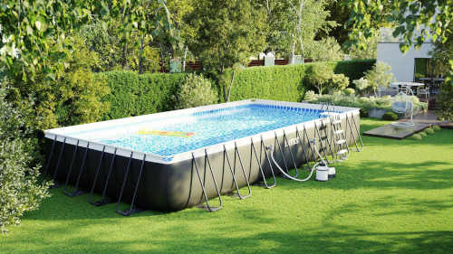 obdélníkový bazén s kovovou konstrukcí